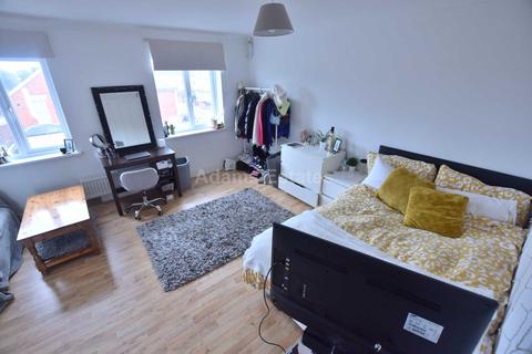 3 bedroom flat to rent - Ronita Court, Grange Avenue, Reading