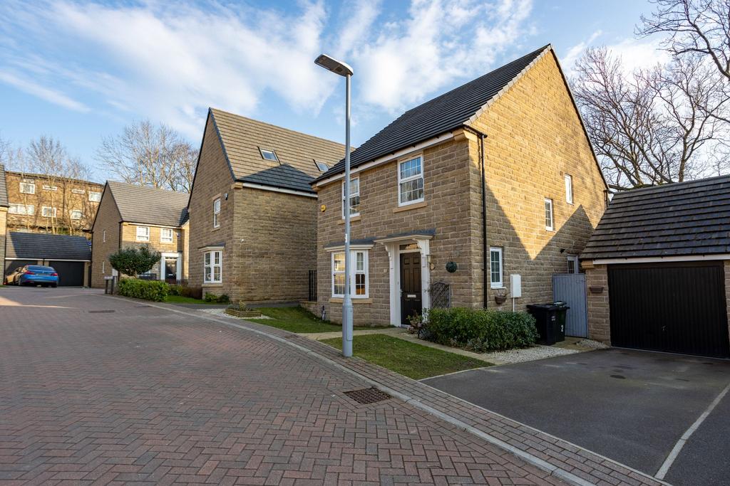 Bluebell Square, Wyke, BD12 8AZ 4 bed detached house £365,000