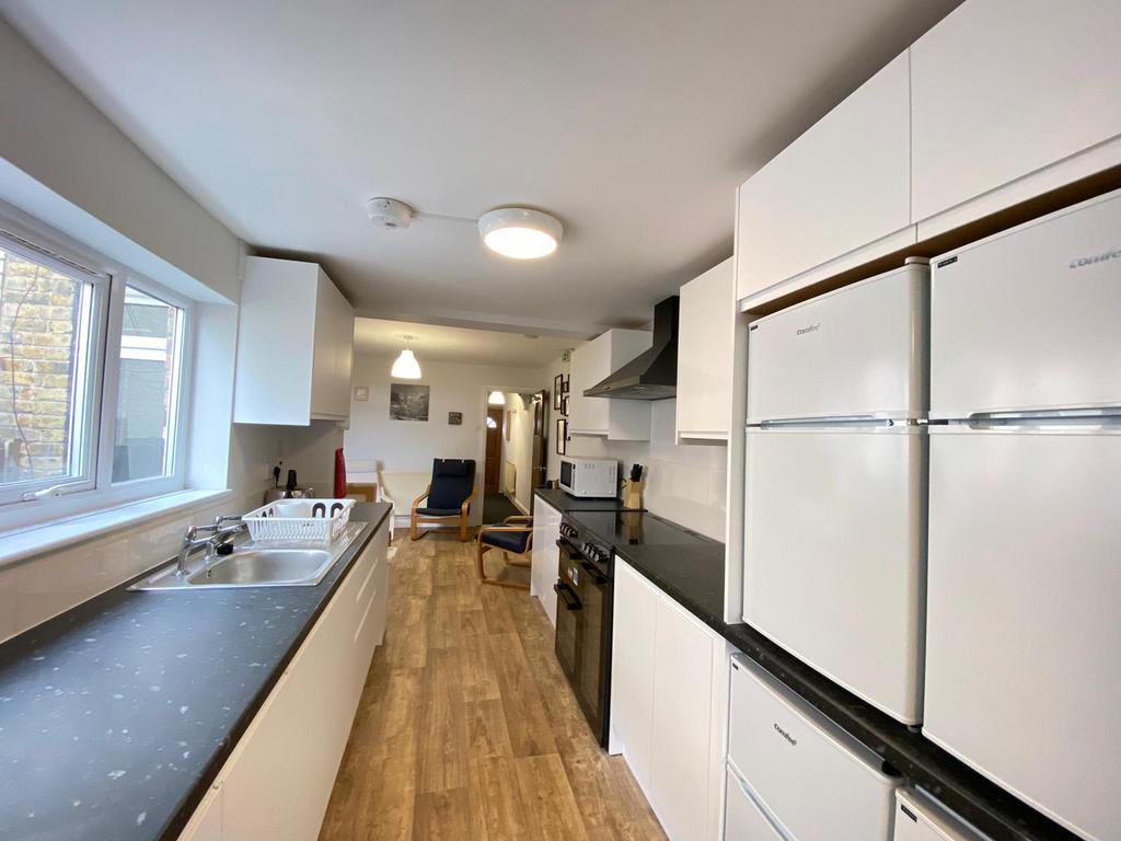 Glencoe Road, Chatham 4 bed house share £595 pcm (£137 pw)