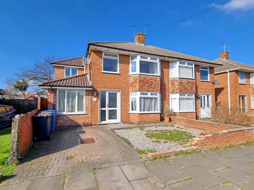 Dumbarton Road, Ipswich 4 bed semidetached house £1,295 pcm (£299 pw)