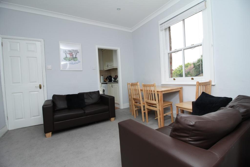 Ealing Park Gardens, 3 bed flat £1,745 pcm (£403 pw)