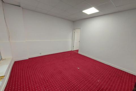 Shop to rent, Lumb Lane, Bradford, BD8