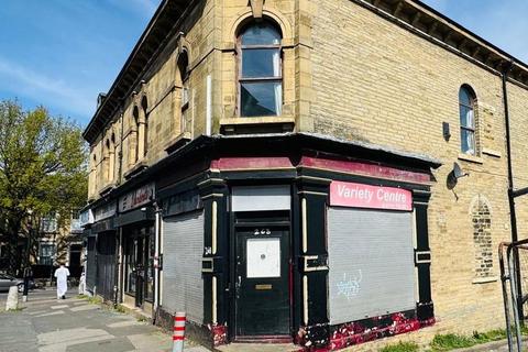 Shop to rent, Lumb Lane, Bradford, BD8