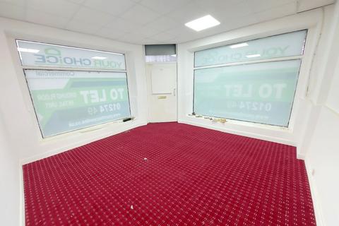 Shop to rent, Lumb Lane, Bradford, BD8