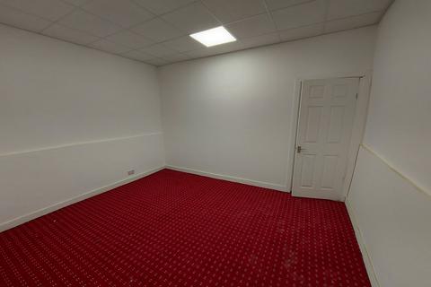 Shop to rent, Lumb Lane, Bradford, BD8
