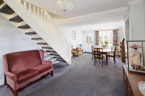 Lees View Ashford Road, Badlesmere Lees, Faversham, ME13 0NZ