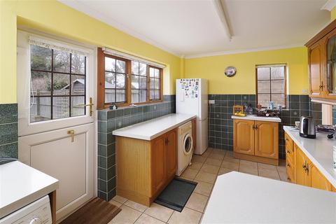 Lees View Ashford Road, Badlesmere Lees, Faversham, ME13 0NZ