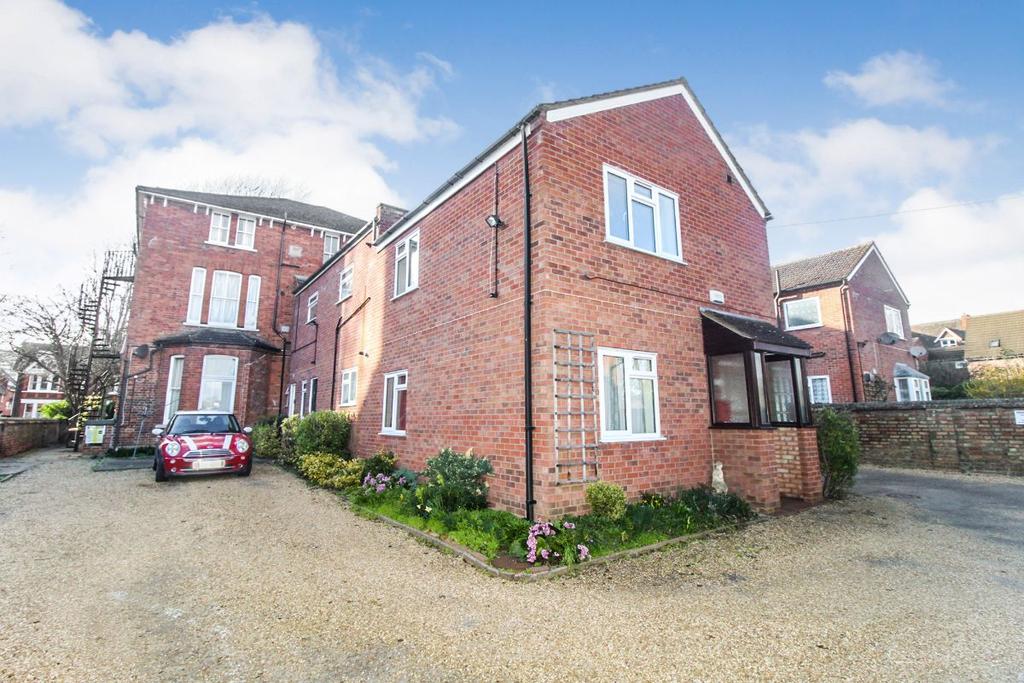 De Parys Avenue, Bedford 1 bed £650 pcm (£150 pw)