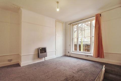 1 bedroom maisonette to rent, De Parys Avenue, Bedford