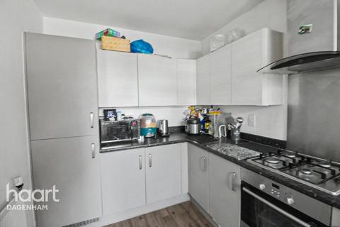 3 bedroom terraced house to rent, Ager Avenue, Dagenham
