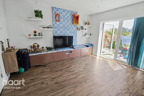 3 bedroom terraced house to rent, Ager Avenue, Dagenham