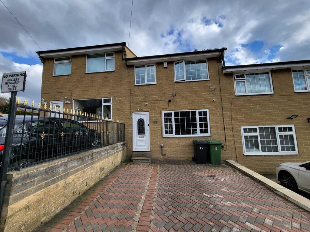 Carr Top Close, Batley 3 bed terraced house £185,000