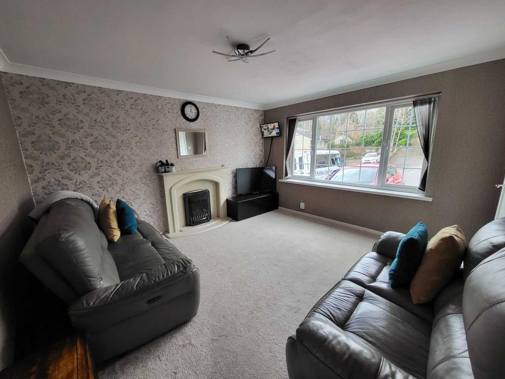 Carr Top Close, Batley 3 bed terraced house £185,000