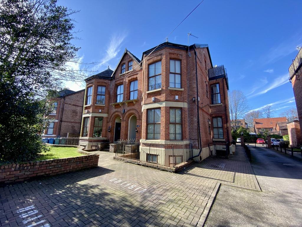 The Beeches, West Didsbury... 2 bed flat £925 pcm (£213 pw)