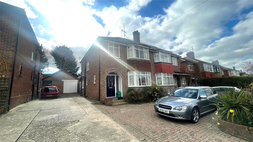 Chiltern Crescent, Earley, Reading, Berkshire, RG6 3 bed semidetached