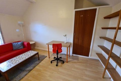 1 bedroom house to rent, Moorland Road, Leeds