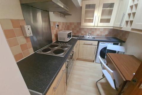 1 bedroom house to rent, Moorland Road, Leeds