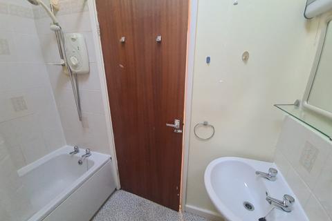 1 bedroom house to rent, Moorland Road, Leeds