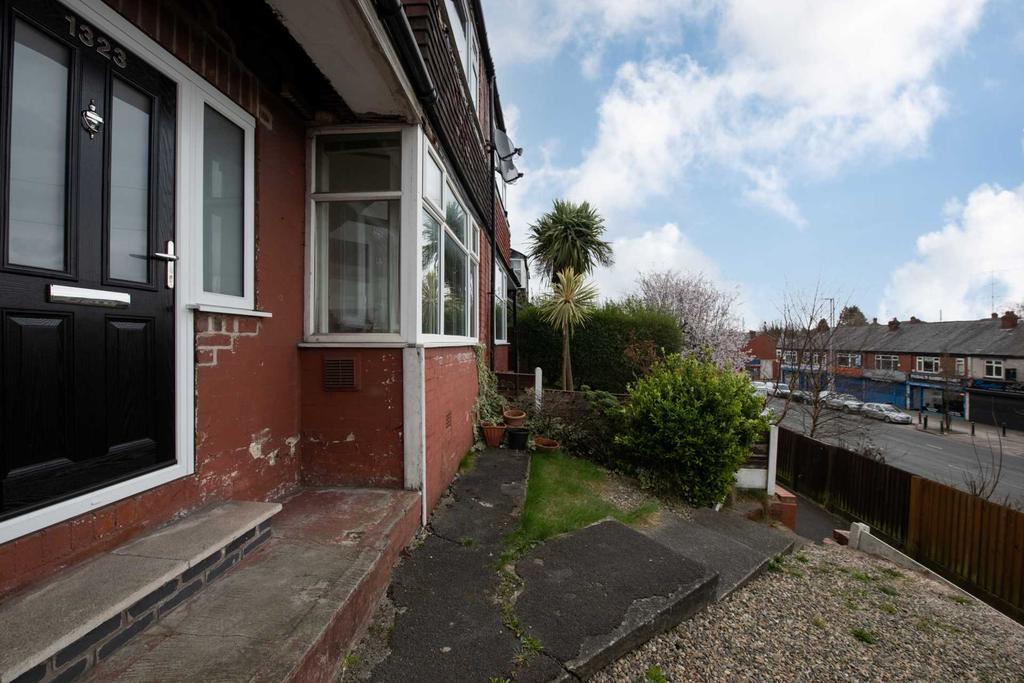 Rochdale Road, Higher Blackley 3 bed semidetached house £875 pcm (£202 pw)