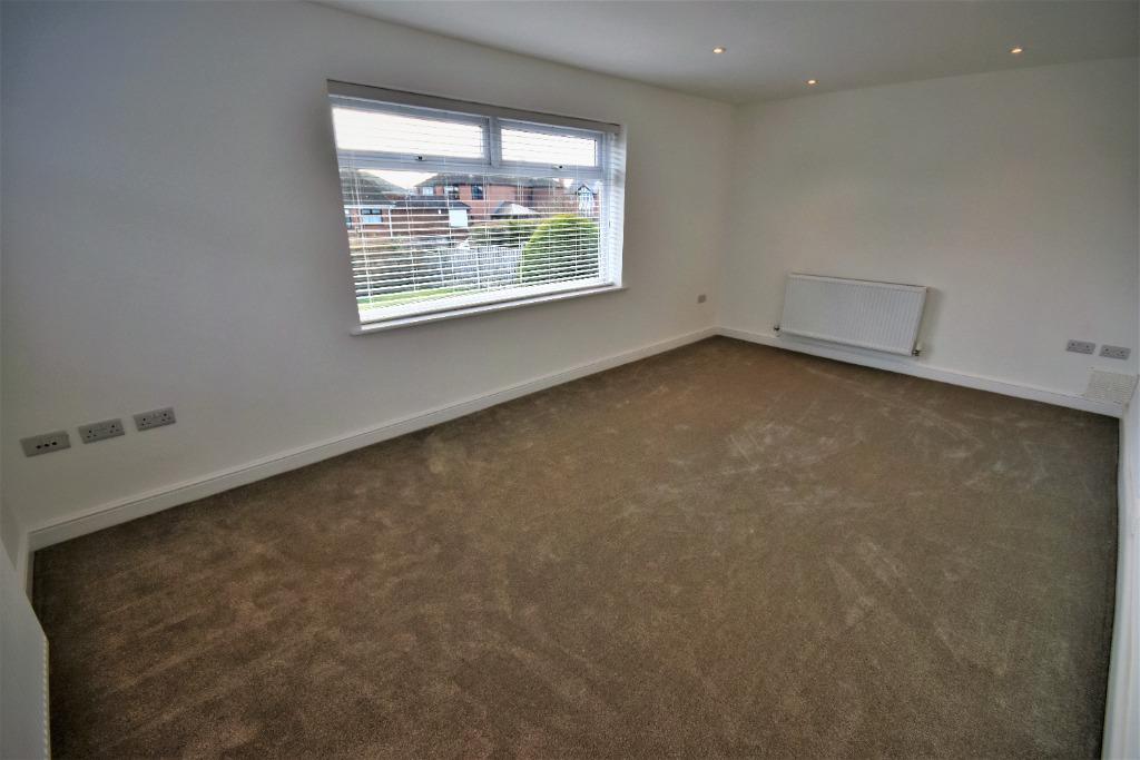 Snowdon Drive, Johnstown, Wrexham, LL14 2 bed bungalow £800 pcm (£185 pw)