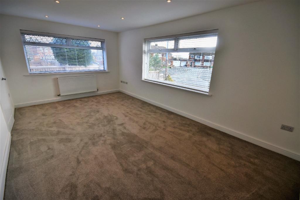 Snowdon Drive, Johnstown, Wrexham, LL14 2 bed bungalow £800 pcm (£185 pw)