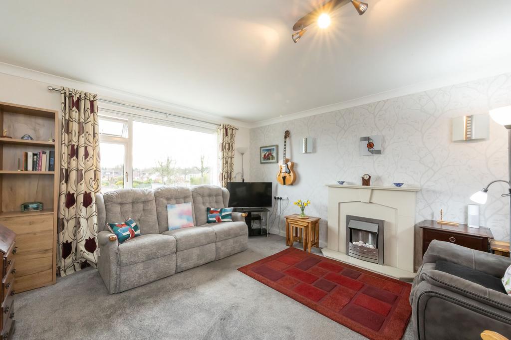 6 Holly Crescent, Blairgowrie, Perthshire, PH10 3 bed semidetached