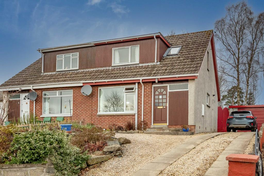 6 Holly Crescent, Blairgowrie, Perthshire, PH10 3 bed semidetached