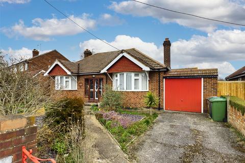3 bedroom bungalow for sale - Ashgrove Road, Ashford, Middlesex, TW15