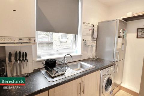 Flat 1, Homeleigh Apartments, 85 Heath Park Road, Romford, RM2 5XA