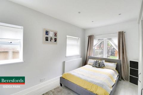 Flat 1, Homeleigh Apartments, 85 Heath Park Road, Romford, RM2 5XA
