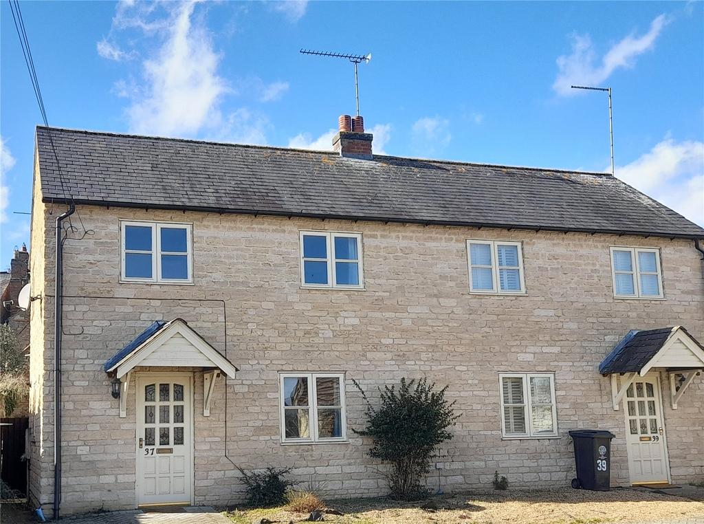 East Rd, Oundle, PE8 2 bed terraced house £225,000