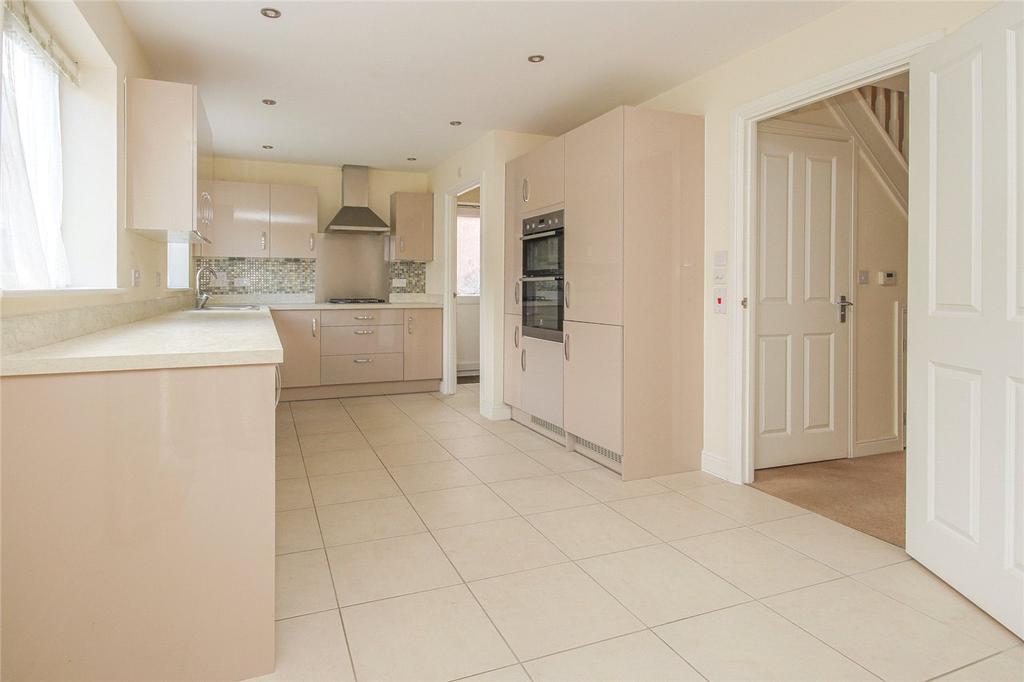 Sovereign Place, Hatfield, Hertfordshire 4 bed detached house £2,100