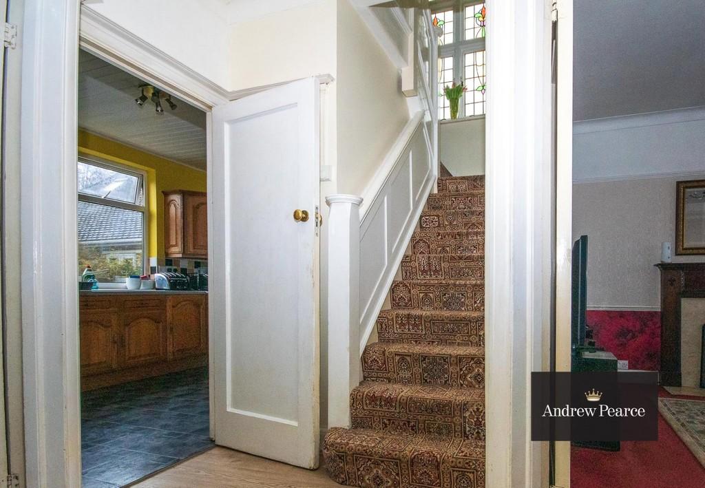 Elm Avenue, Ruislip HA4 3 bed semidetached house £675,000
