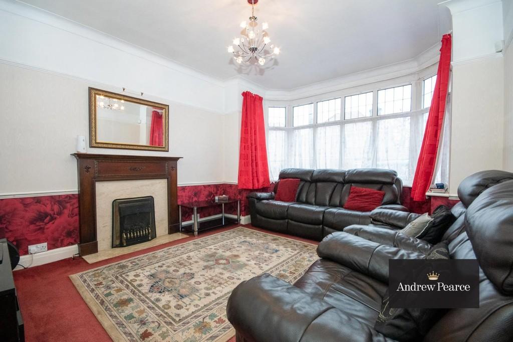 Elm Avenue, Ruislip HA4 3 bed semidetached house £675,000