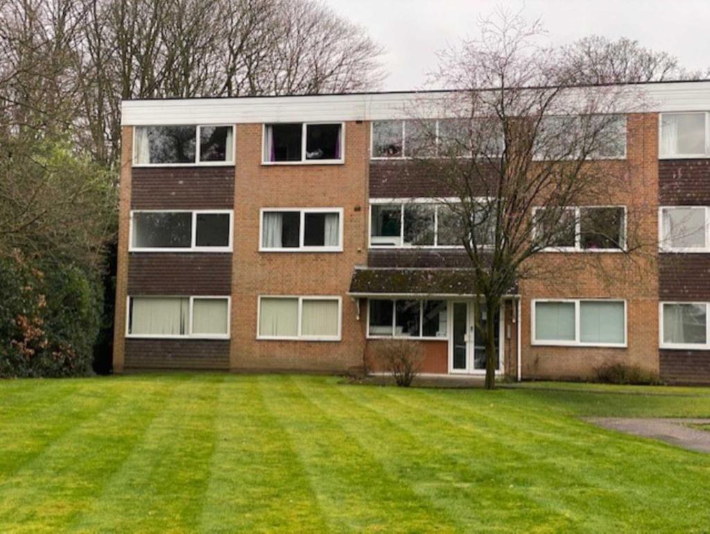 Lichfield Road, Sutton Coldfield 2 bed apartment £895 pcm (£207 pw)