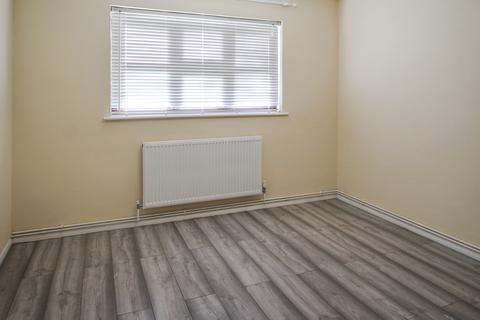 2 bedroom ground floor flat to rent - Bounderby Grove, Chelmsford