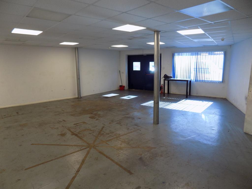 Ebenezer Place, Kettering Retail property (high street) £500 pcm (£