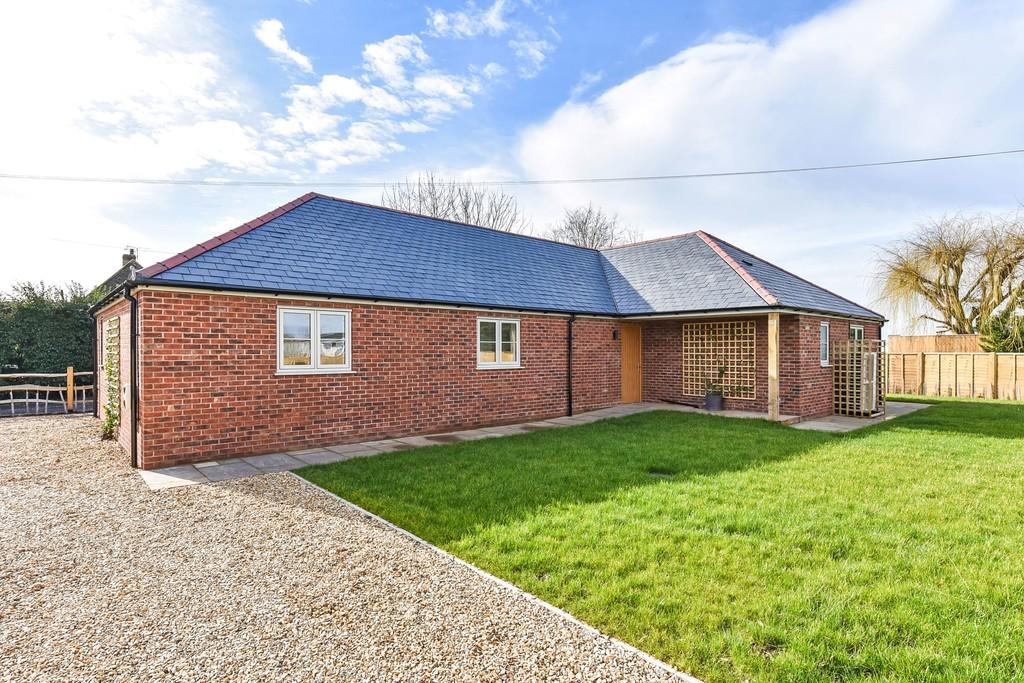 Chalk Lane, Sidlesham 3 bed detached bungalow £650,000