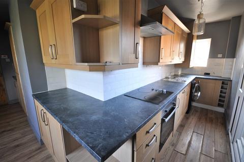 14 The Oval, Dunscroft, Doncaster, DN7 4EE