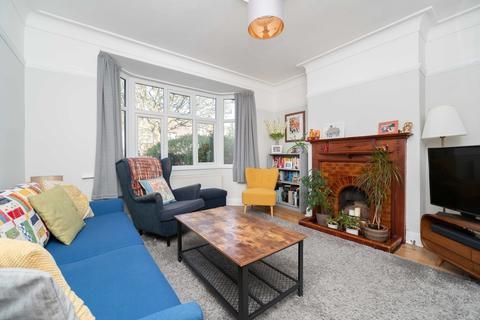7 Elmbank Way, London, W7 3DE