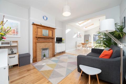 7 Elmbank Way, London, W7 3DE