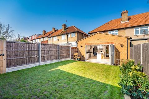 7 Elmbank Way, London, W7 3DE