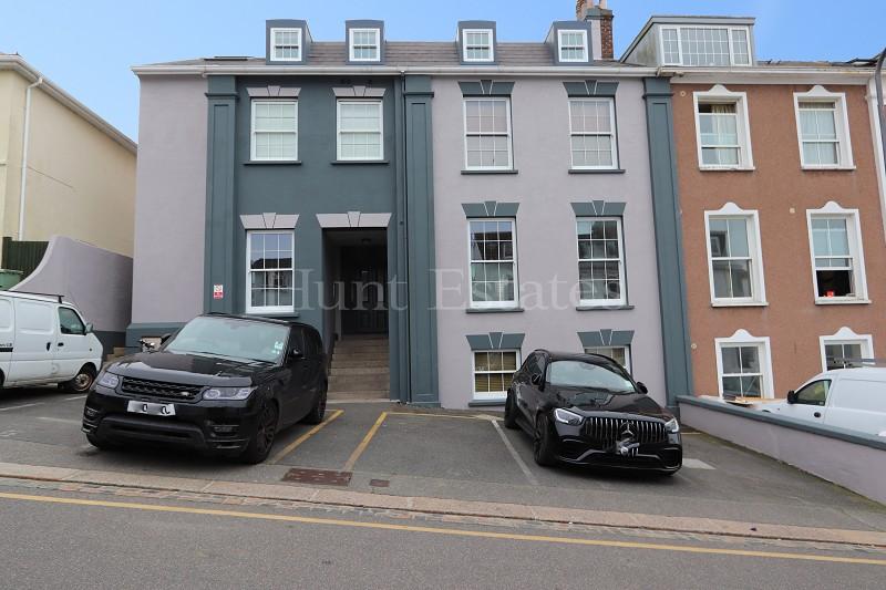 26 Raleigh Avenue, St. Helier, Jersey. JE2 3ZG 2 bed flat £2,500 pcm (£577 pw)