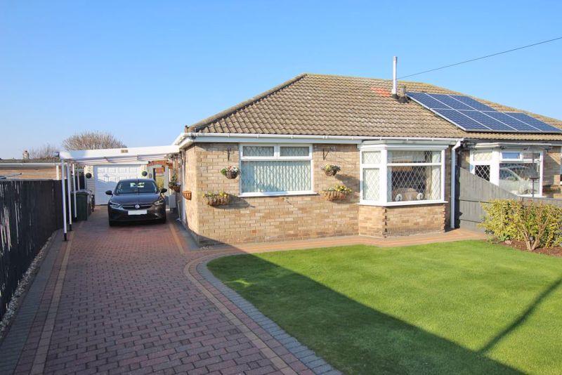 FILLINGHAM CRESCENT, CLEETHORPES 2 bed semidetached bungalow £225,000