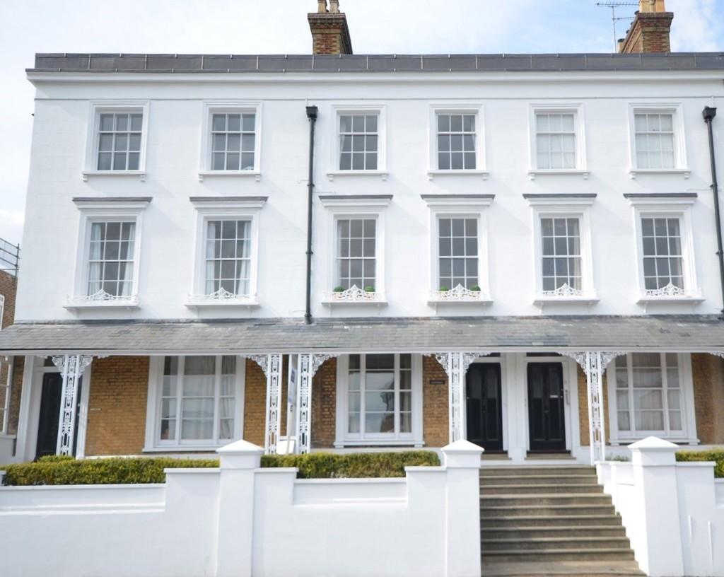 East Street, Farnham 3 bed apartment £425,000