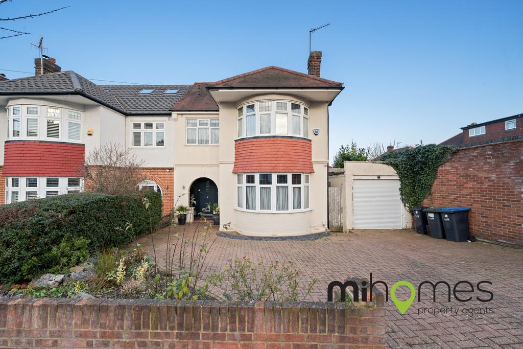 Sheringham Avenue, Oakwood, N14 4 bed semidetached house £950,000