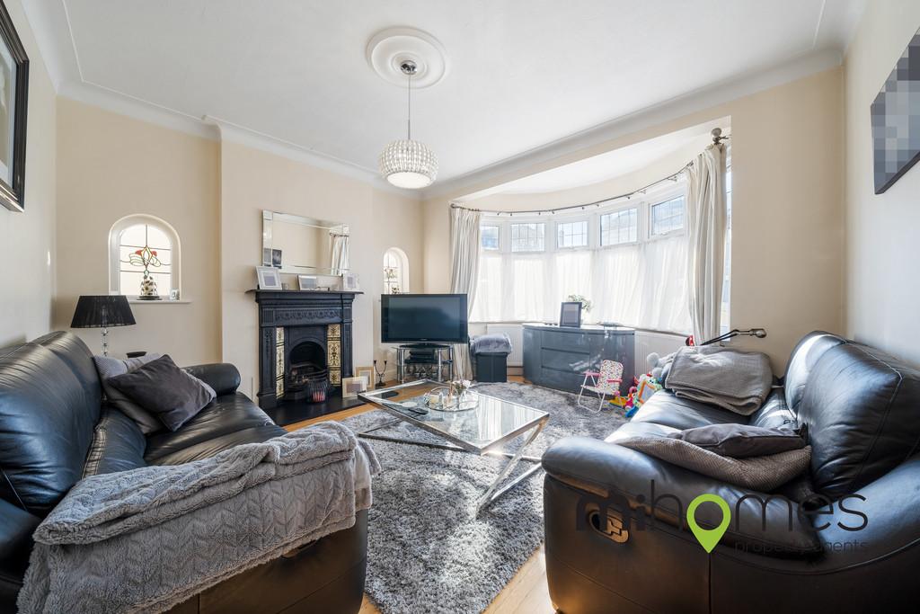 Sheringham Avenue, Oakwood, N14 4 bed semidetached house £950,000