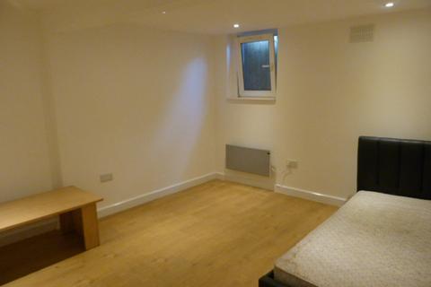 2 bedroom ground floor flat to rent, Anson Road, Cricklewood, London