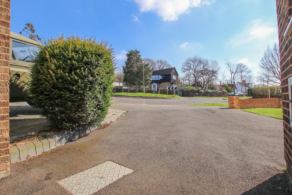 Aultone Way, Sutton, SM1 4 bed detached house £625,000