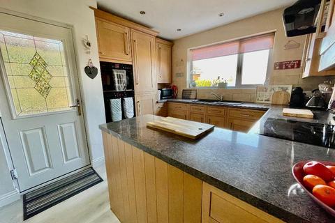 7 Bishops Way, Monk Bretton, Barnsley, S71 2HW